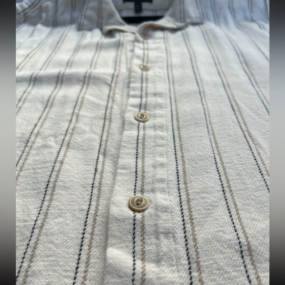Banana Republic Short Sleeve Resort Wear Lightweight Button Down Shirt - Picture 6 of 15